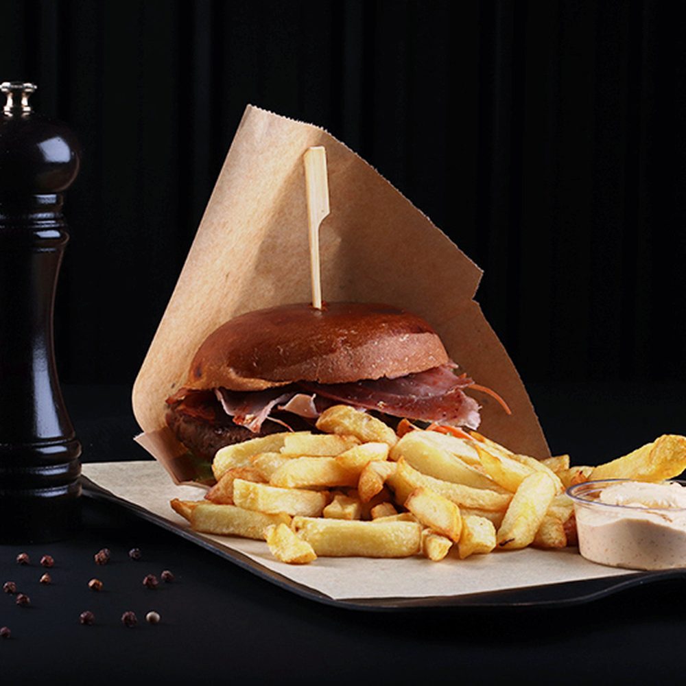 Mr Gaston Fricabel : de l'enseigne au burger vendu en ligne, enseigne, logo, PLV, packshot, e-shop de précommande et guidelines